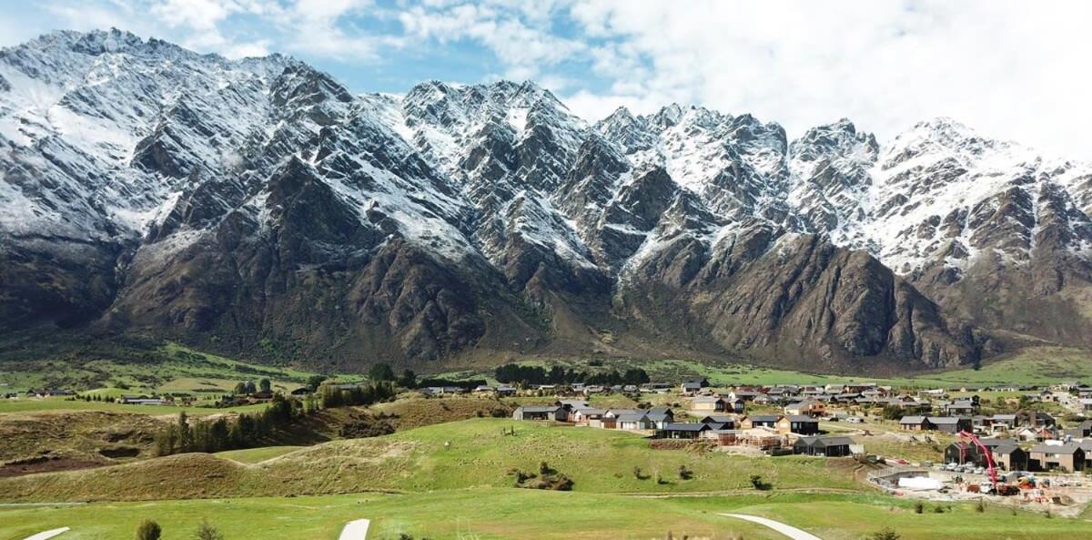 Nestled Below The Remarkables Queenstown Bagian luar foto