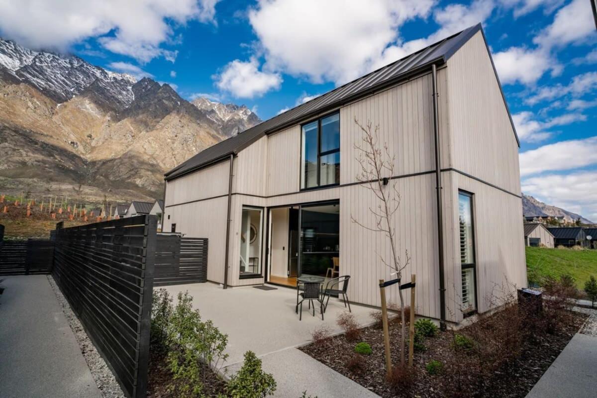 Nestled Below The Remarkables Queenstown Bagian luar foto